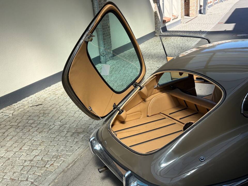 Image 53/81 de Jaguar Type E (2+2) (1969)