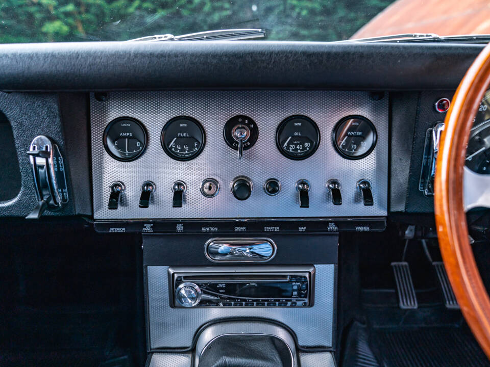 Image 30/38 of Jaguar Type E 3.8 (1963)