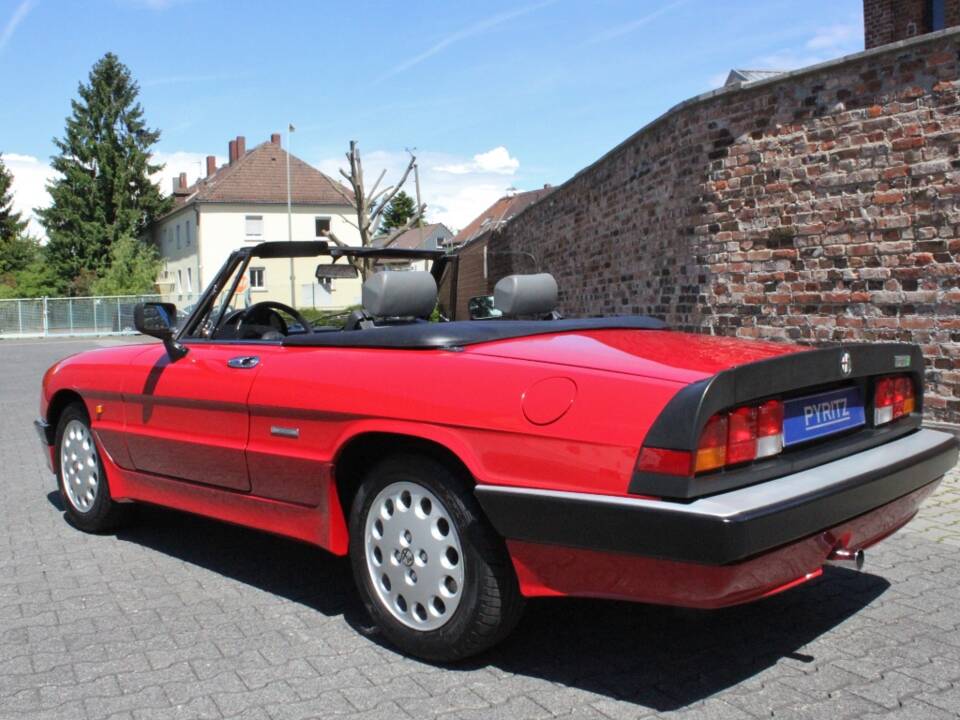 Bild 17/17 von Alfa Romeo 2.0 Spider QV (1987)