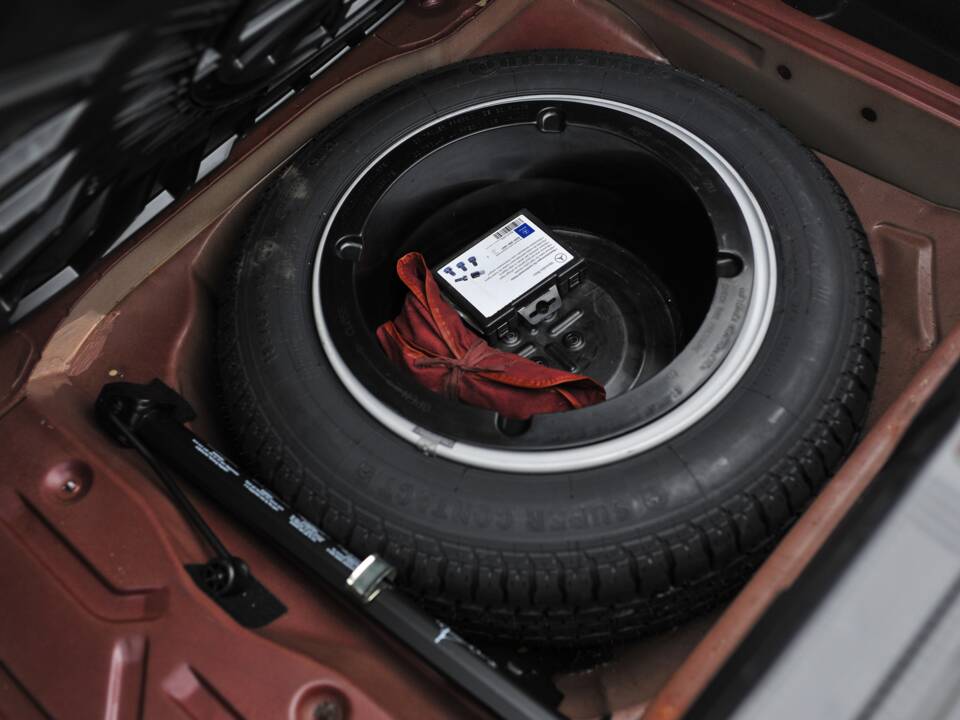 Image 30/31 of Mercedes-Benz 190 E (1993)