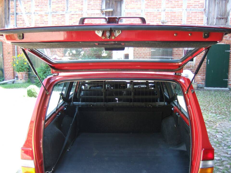 Image 3/30 of Volvo 240 Kombi (1988)
