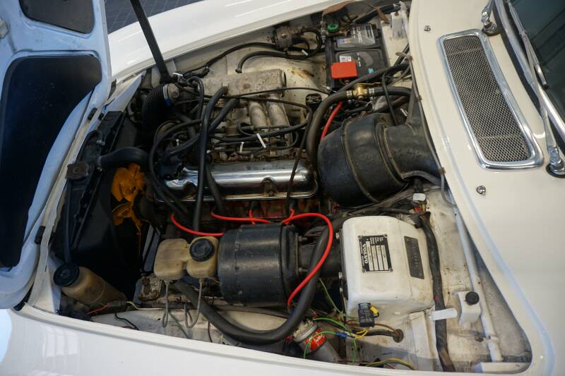 Image 18/33 of Volvo 1800 ES (1972)