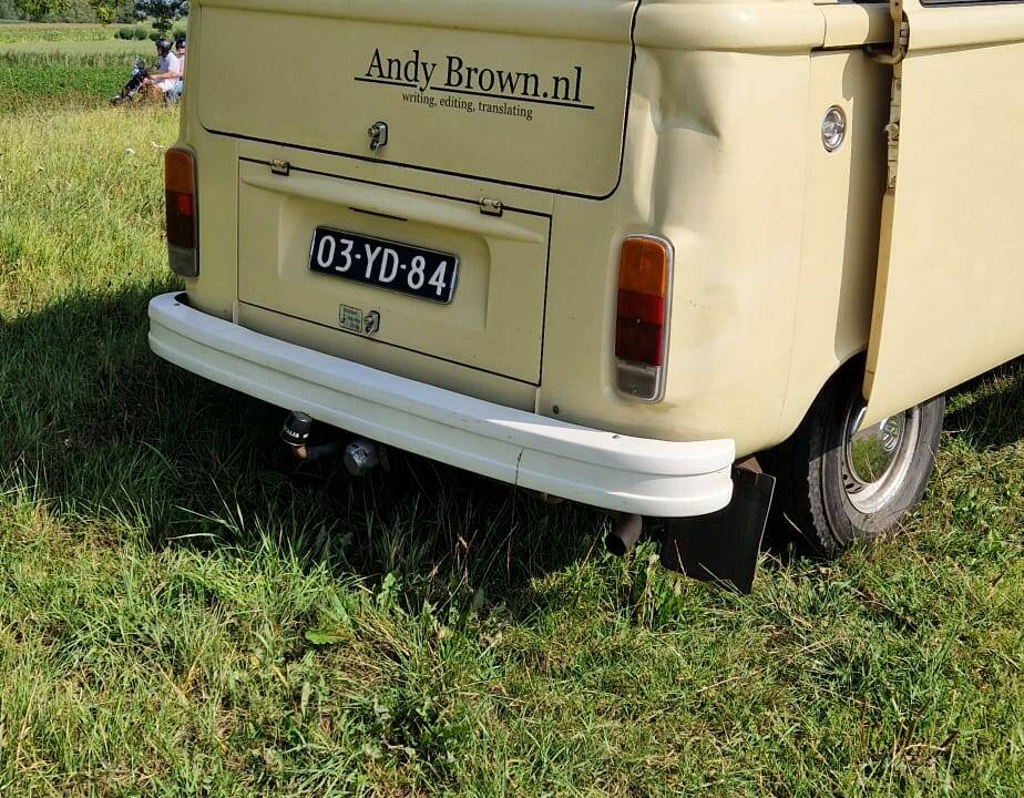 Bild 4/9 von Volkswagen T2b Kleinbus (1974)