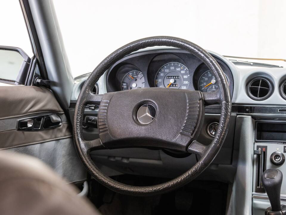 Image 12/32 of Mercedes-Benz 350 SLC (1971)