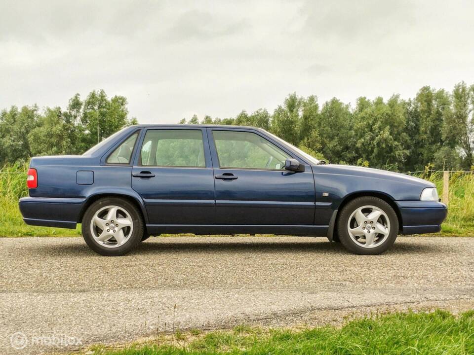 Image 7/33 of Volvo S 70 2.5 T (1997)