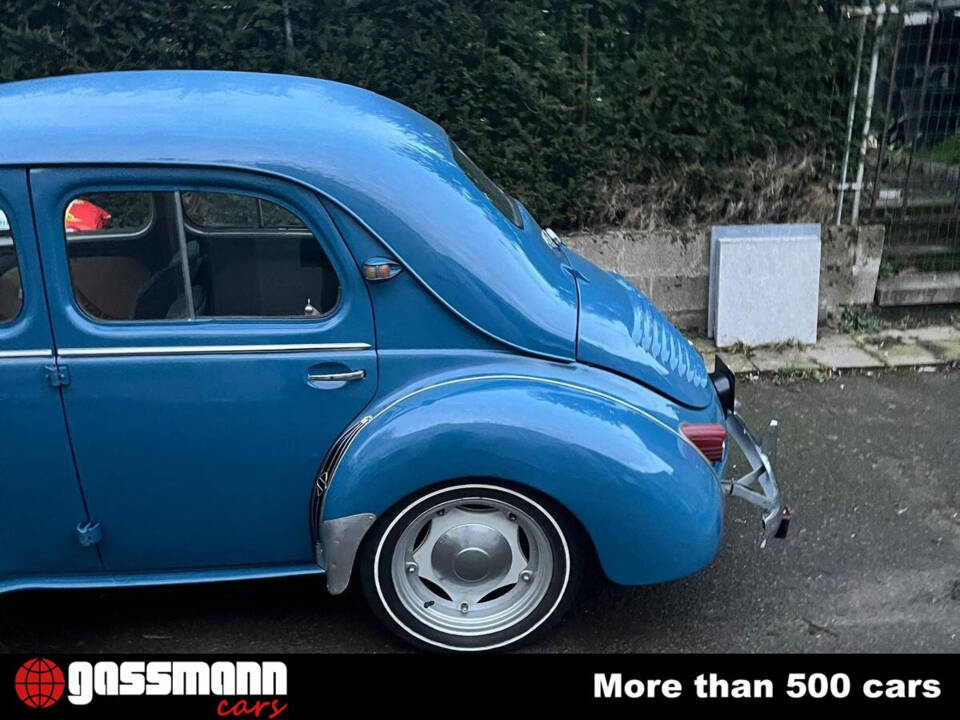 Image 3/10 of Renault 4 CV (1956)