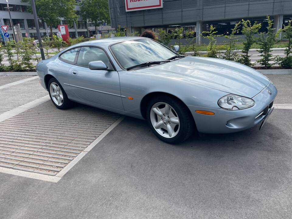 Image 8/8 of Jaguar XK8 4.0 (1997)