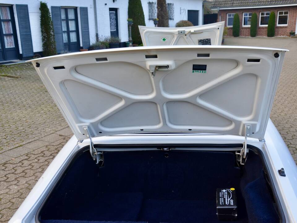 Immagine 16/18 di Alfa Romeo 2.0 Spider (1991)
