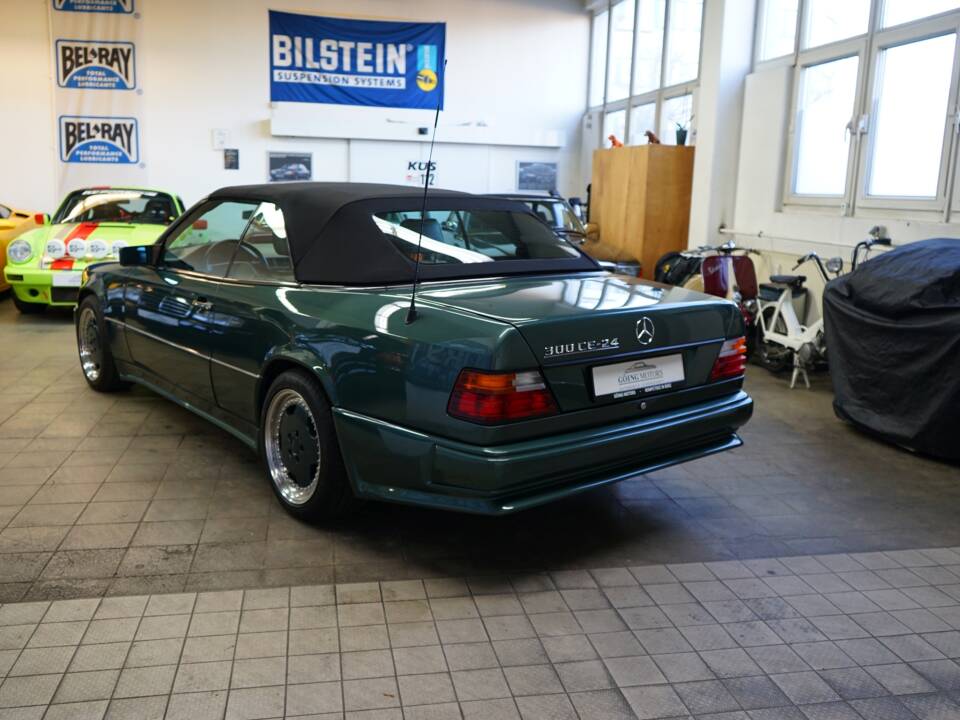 Image 9/38 of Mercedes-Benz 300 CE-24 (1992)