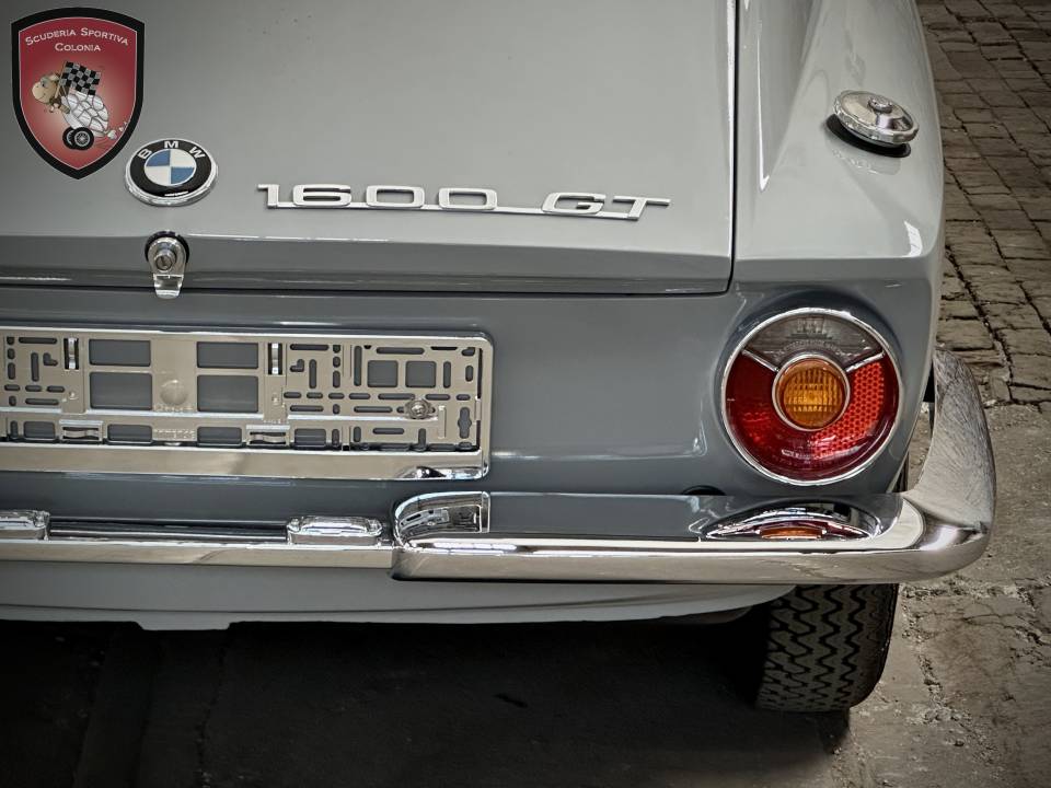 Image 31/53 de BMW 1600 GT (1968)