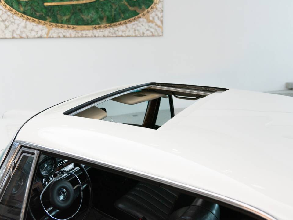 Bild 24/39 von Mercedes-Benz 280 SE 3,5 (1970)