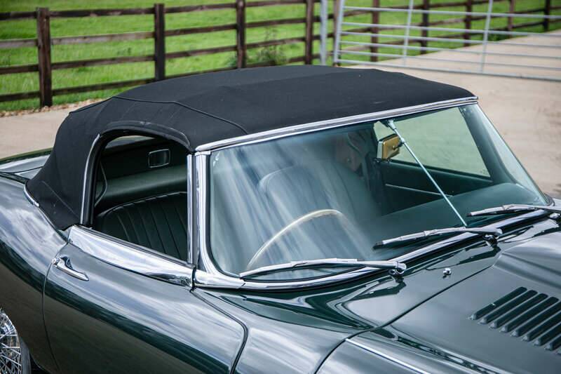 Image 24/36 de Jaguar E-Type (1967)