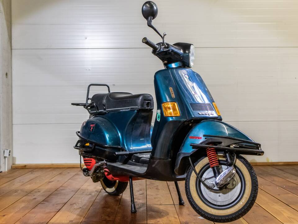 Image 2/11 de Piaggio Vespa Cosa 125 (1989)