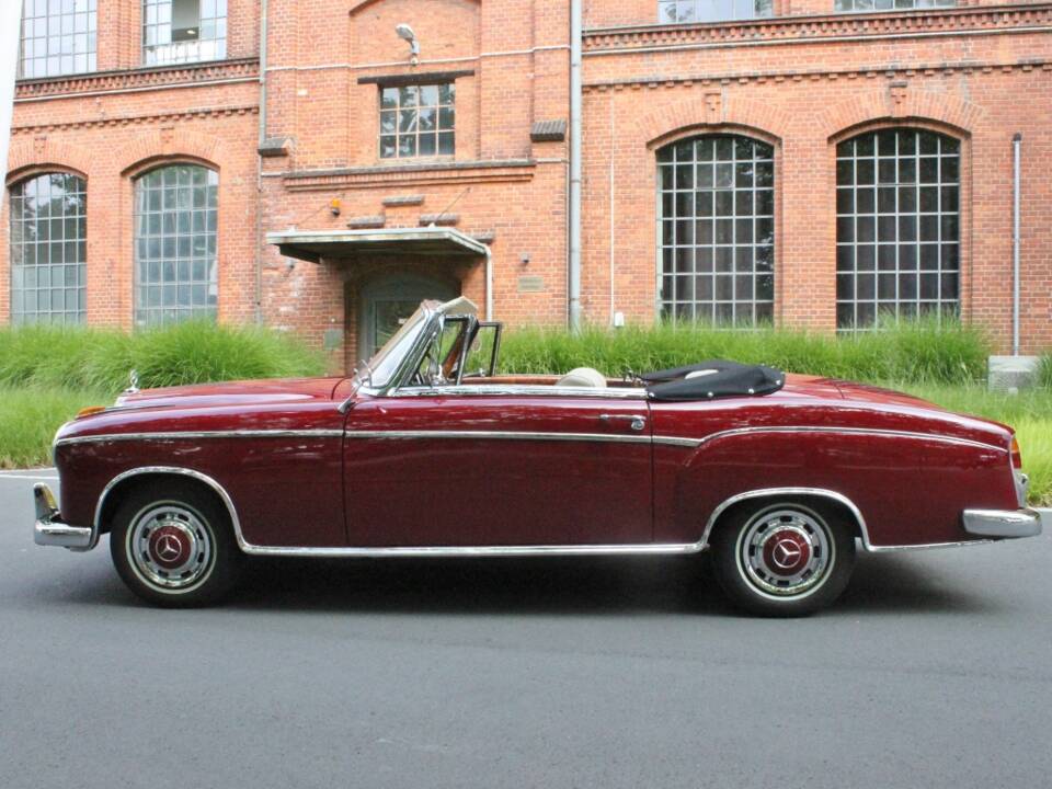 Image 4/14 of Mercedes-Benz 220 SE Cabriolet (1959)