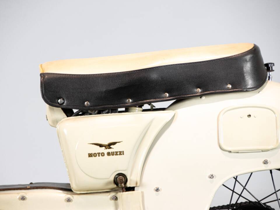 Image 29/50 of Moto Guzzi Galletto (1962)