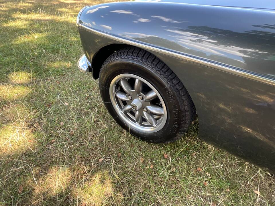 Imagen 17/45 de MG MGB GT (1974)