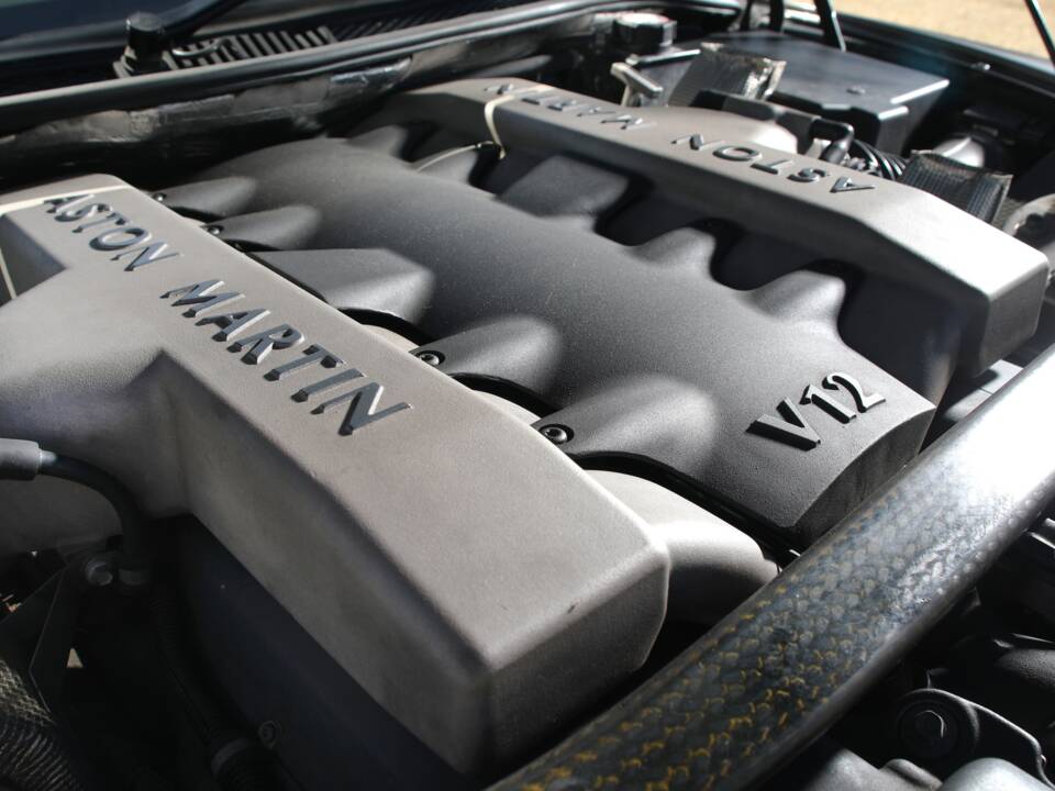 Image 5/22 of Aston Martin V12 Vanquish (2003)