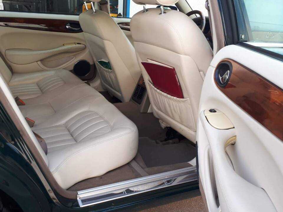 Image 4/11 of Jaguar XJ 8 4.0 Executive (1998)