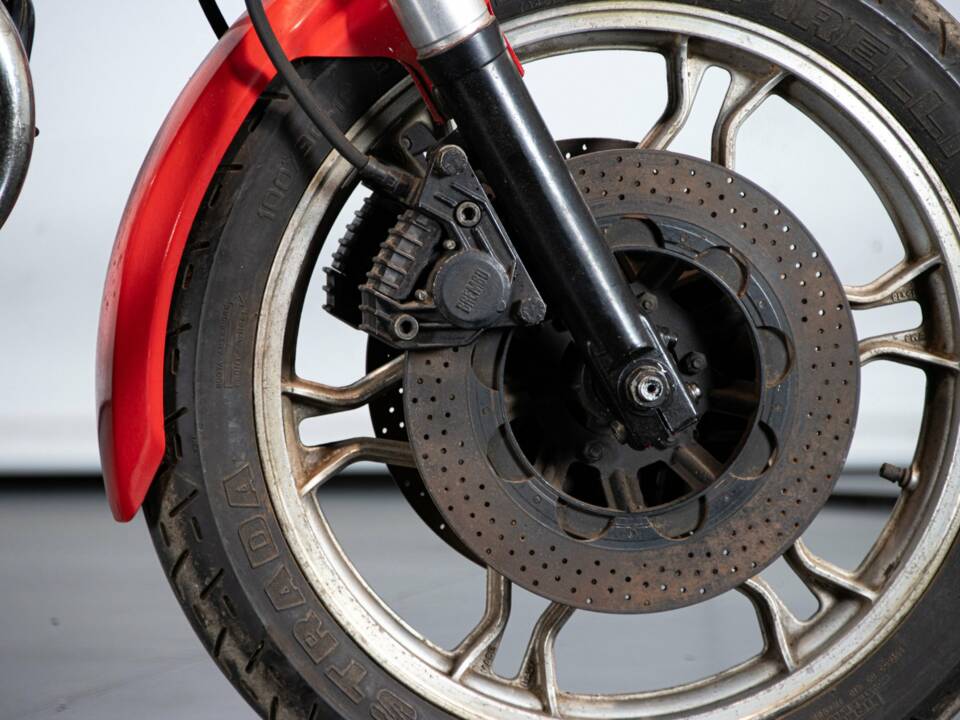 Image 43/49 de Moto Guzzi 850 LeMans (1981)