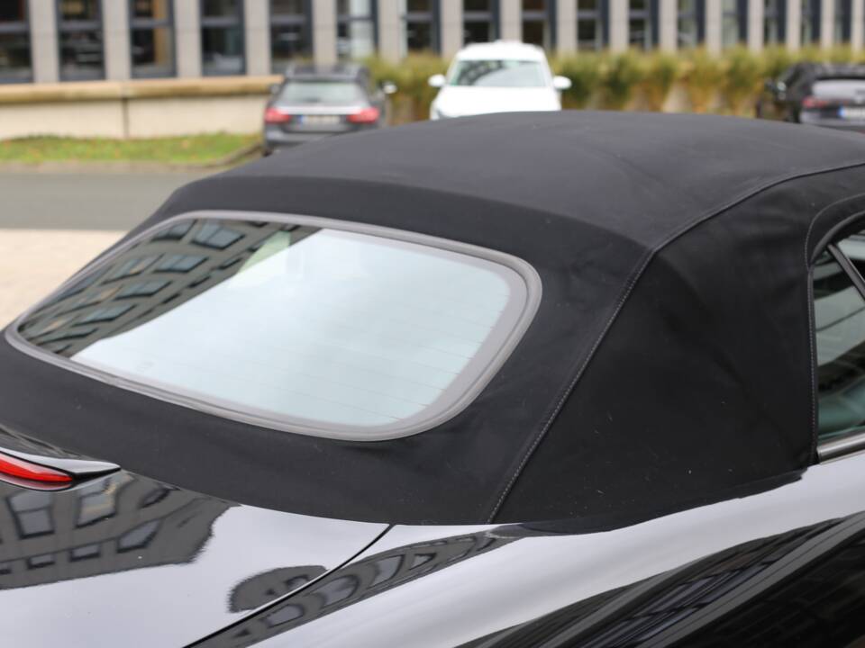 Immagine 39/45 di Jaguar XKR (2001)