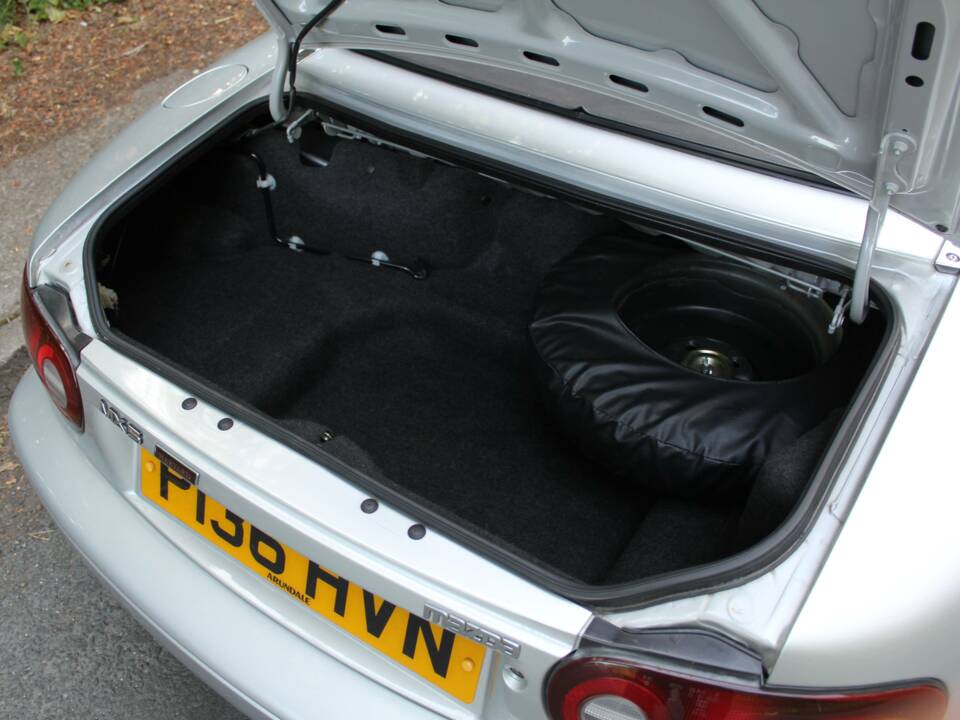 Afbeelding 16/17 van Mazda MX-5 1.8 (1997)