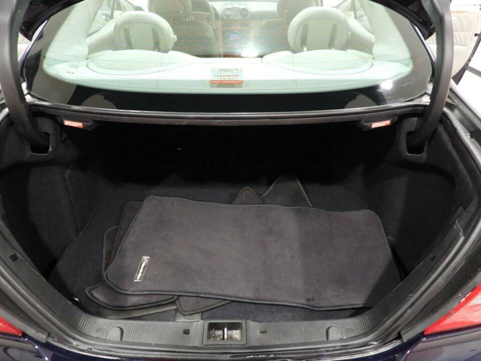 Immagine 10/15 di Mercedes-Benz CLK 320 (2002)