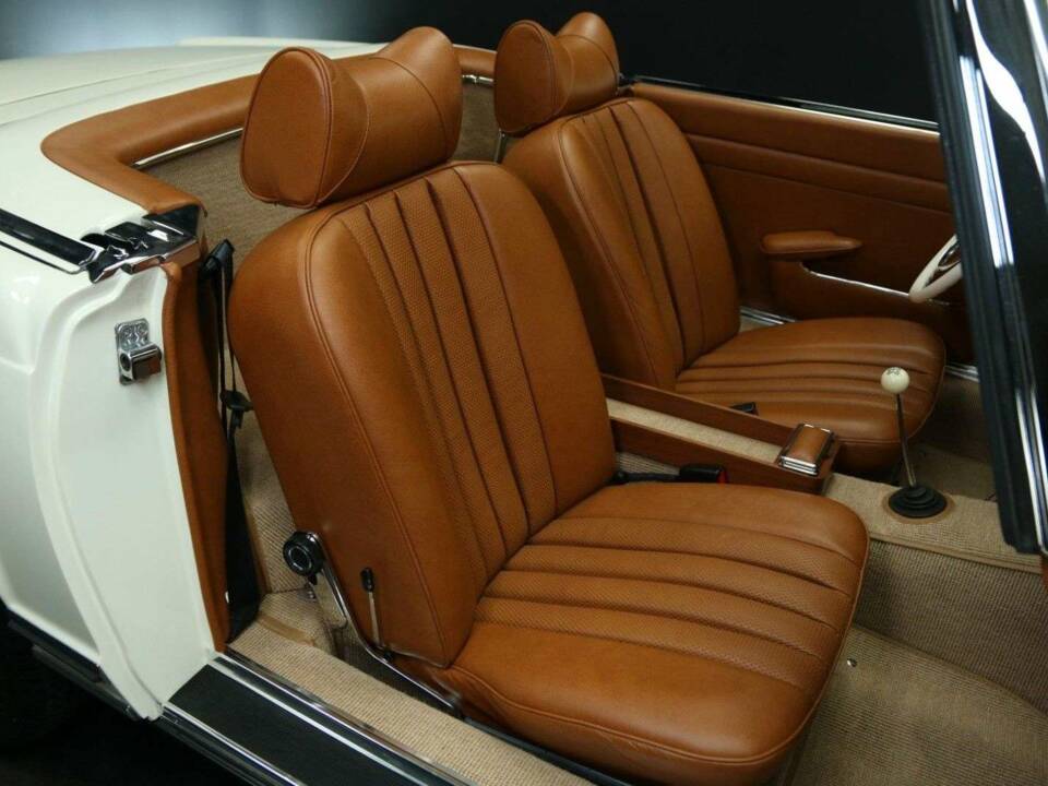 Image 24/50 of Mercedes-Benz 230 SL (1965)