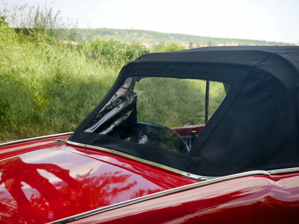 Image 4/29 of Innocenti Spider S (1966)