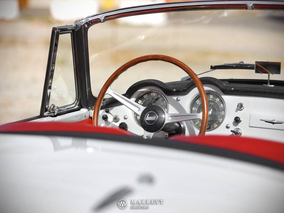 Image 32/70 of Lancia Aurelia B24 Convertible (1957)