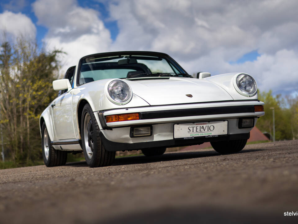 Bild 9/45 von Porsche 911 Carrera 3.2 (1984)