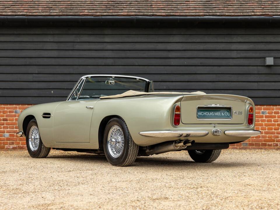 Bild 4/50 von Aston Martin DB 6 Volante (1969)