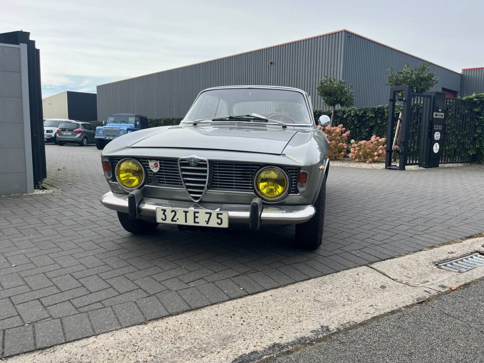 Image 3/31 of Alfa Romeo Giulia 1600 Sprint GT (1966)