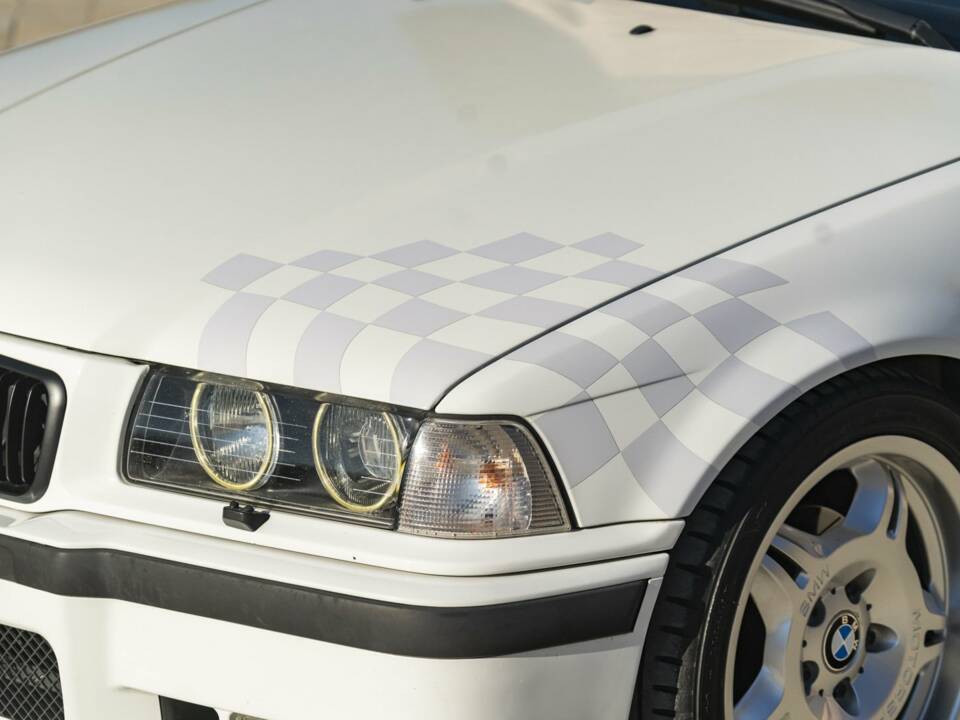 Image 23/50 of BMW 318 (1994)