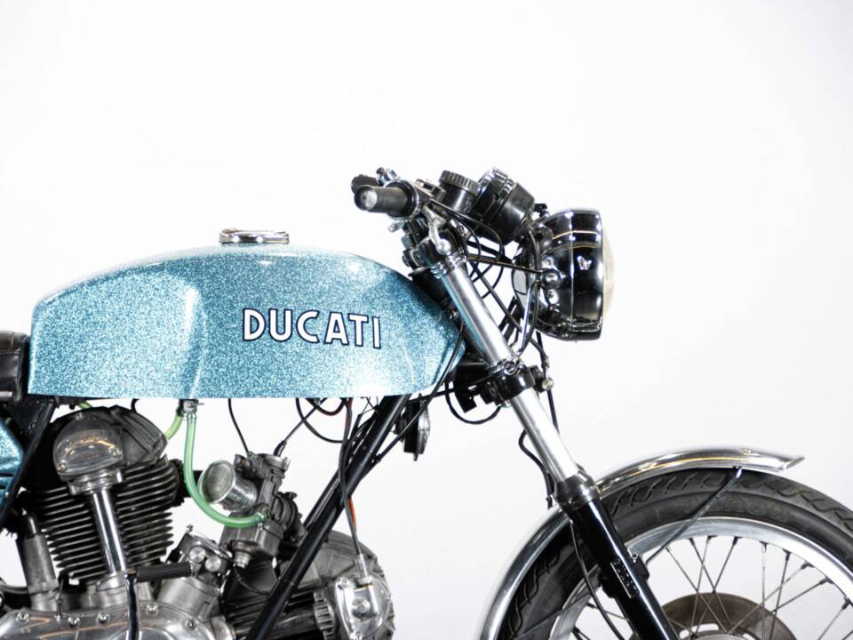 Image 31/50 of Ducati 750 GT (1972)