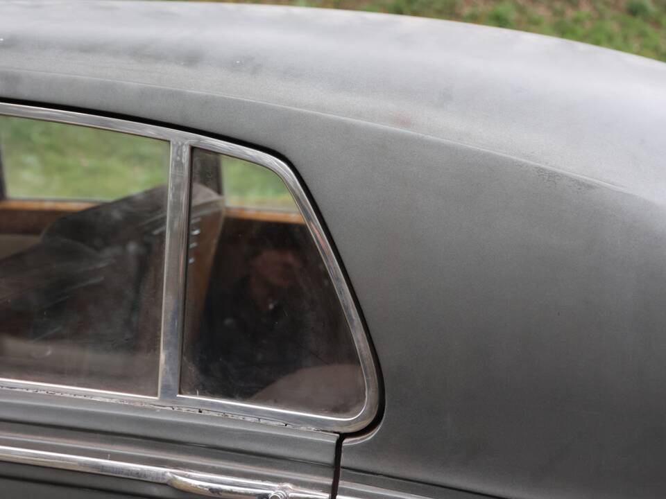 Image 21/50 of Bentley S 1 (1956)
