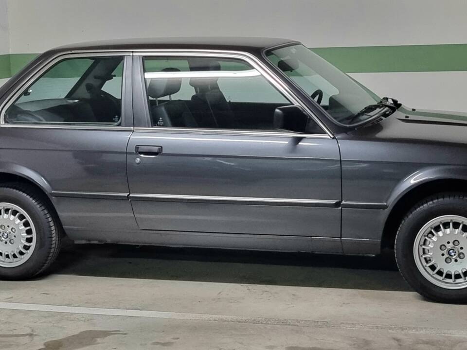 Image 54/100 of BMW 323i (1984)