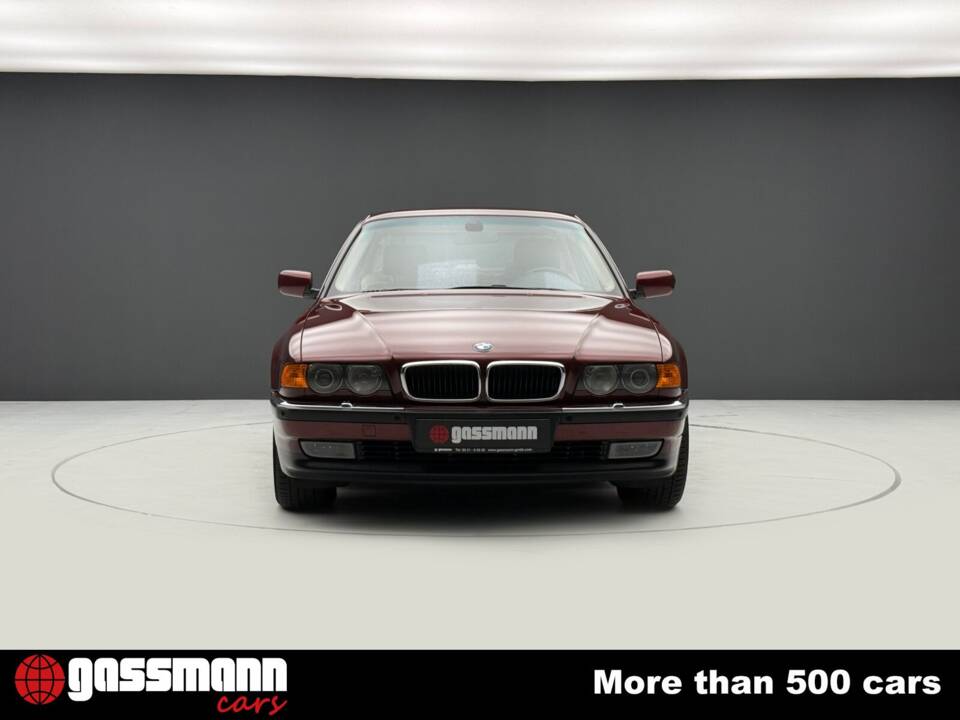 Obraz 2/15 pojazdu BMW 735i (2000)