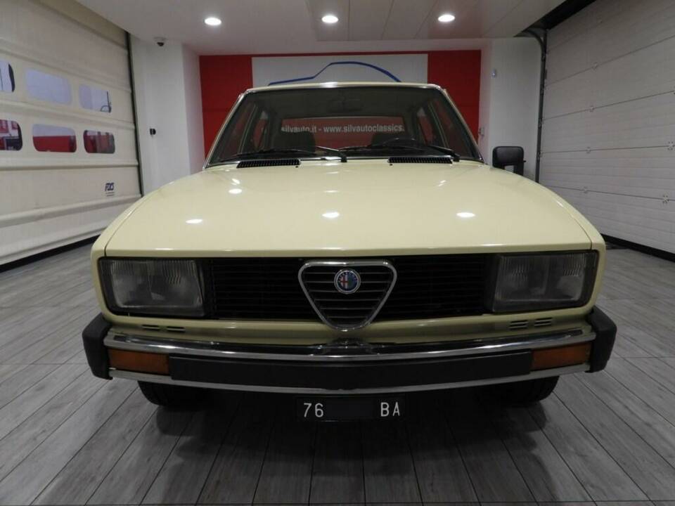 Image 2/15 of Alfa Romeo Alfetta 2.0 L (1979)