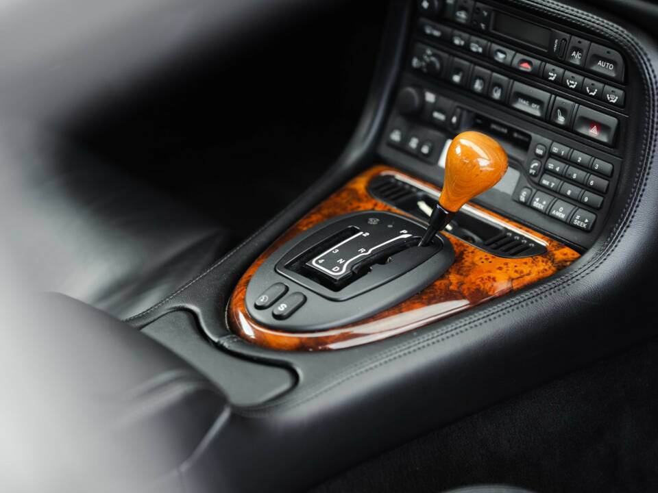 Immagine 20/28 di Jaguar XK8 4.0 (1999)