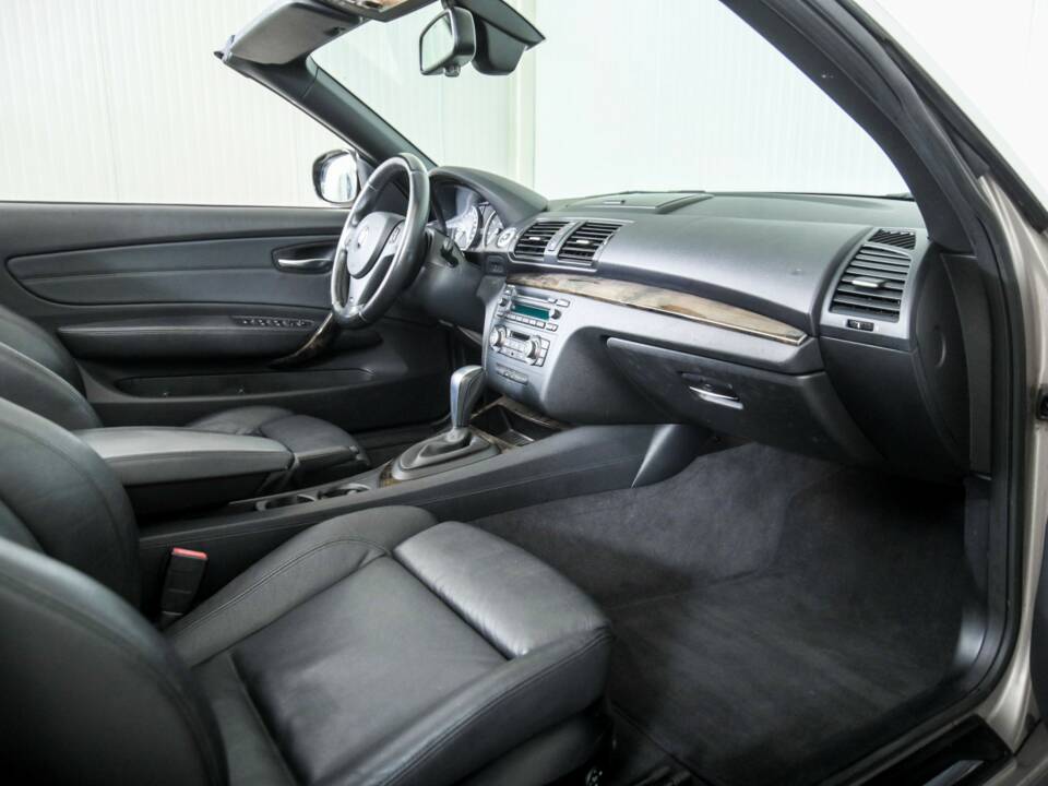 Immagine 8/50 di BMW 125i (2011)