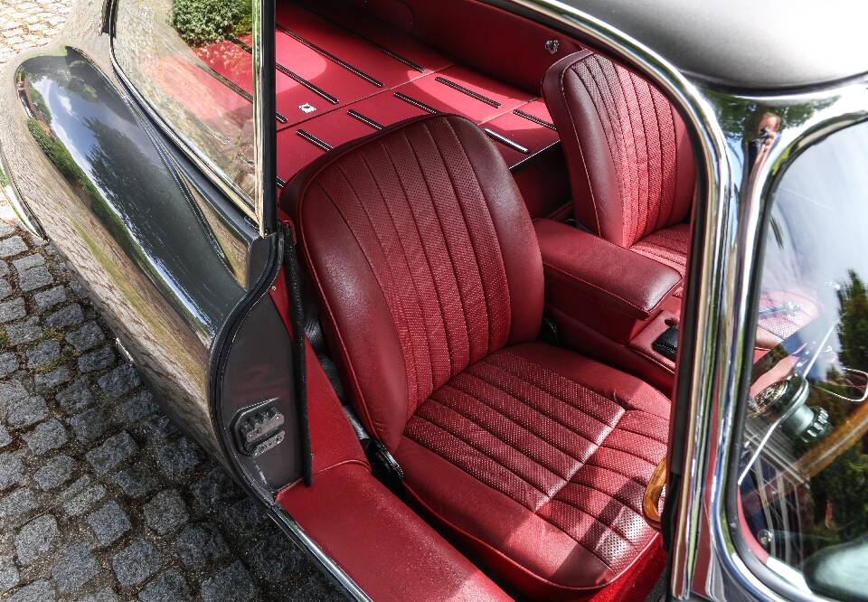 Imagen 7/30 de Jaguar E-Type (2+2) (1970)