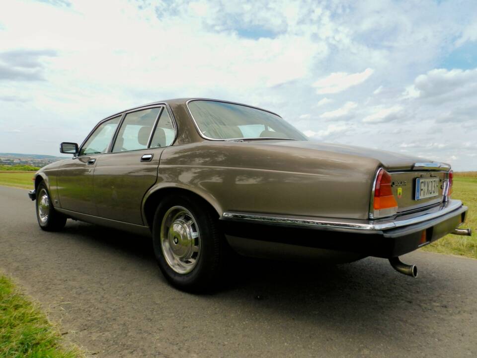 Image 5/13 of Jaguar XJ 6 4.2 (1985)