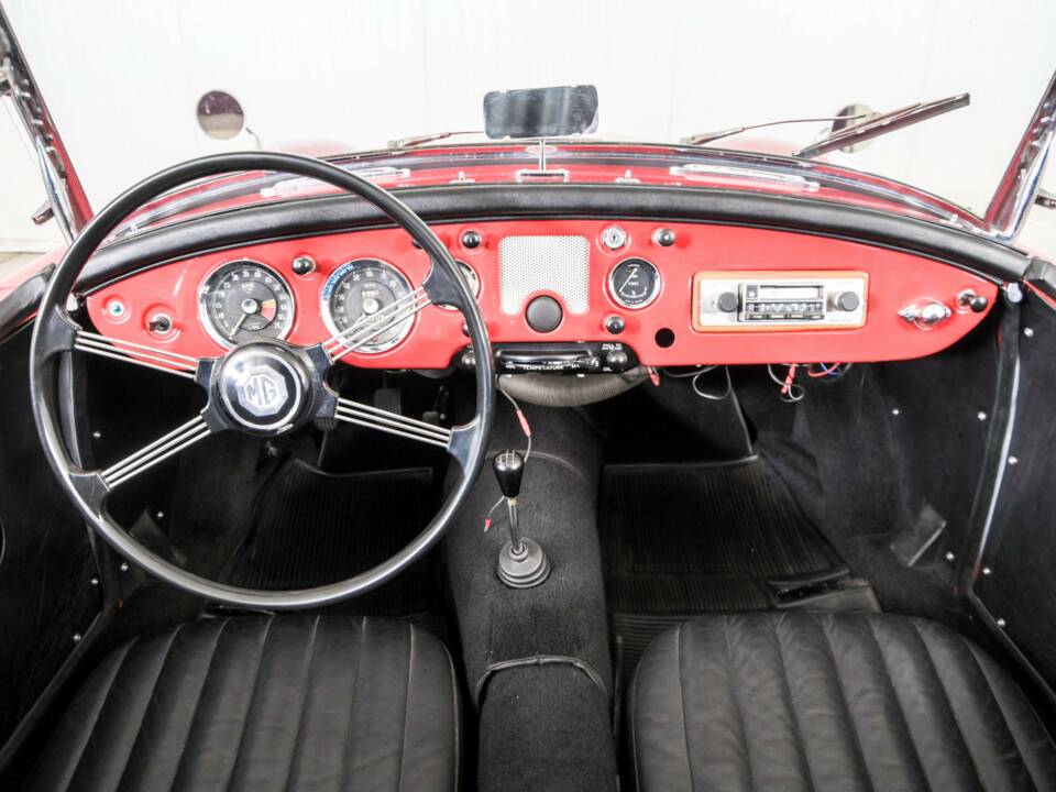 Imagen 7/50 de MG MGA 1600 (1961)