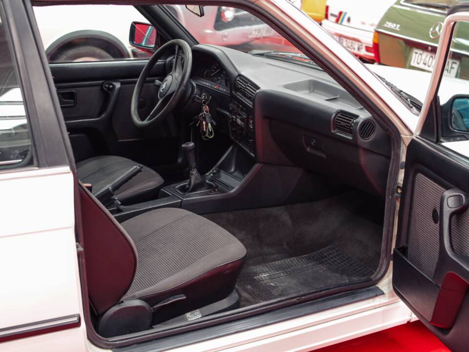 Image 5/38 of BMW 325i (1986)