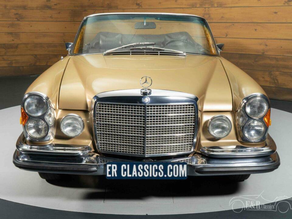 Image 4/19 de Mercedes-Benz 280 SE 3,5 (1971)