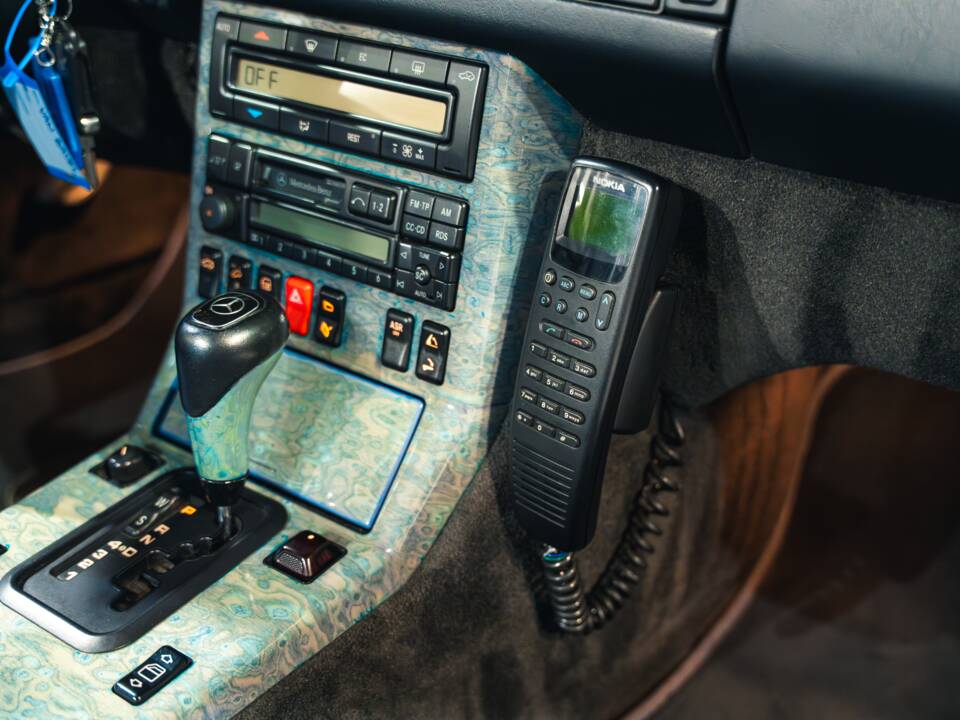 Image 29/35 of Mercedes-Benz SL 320 (1998)