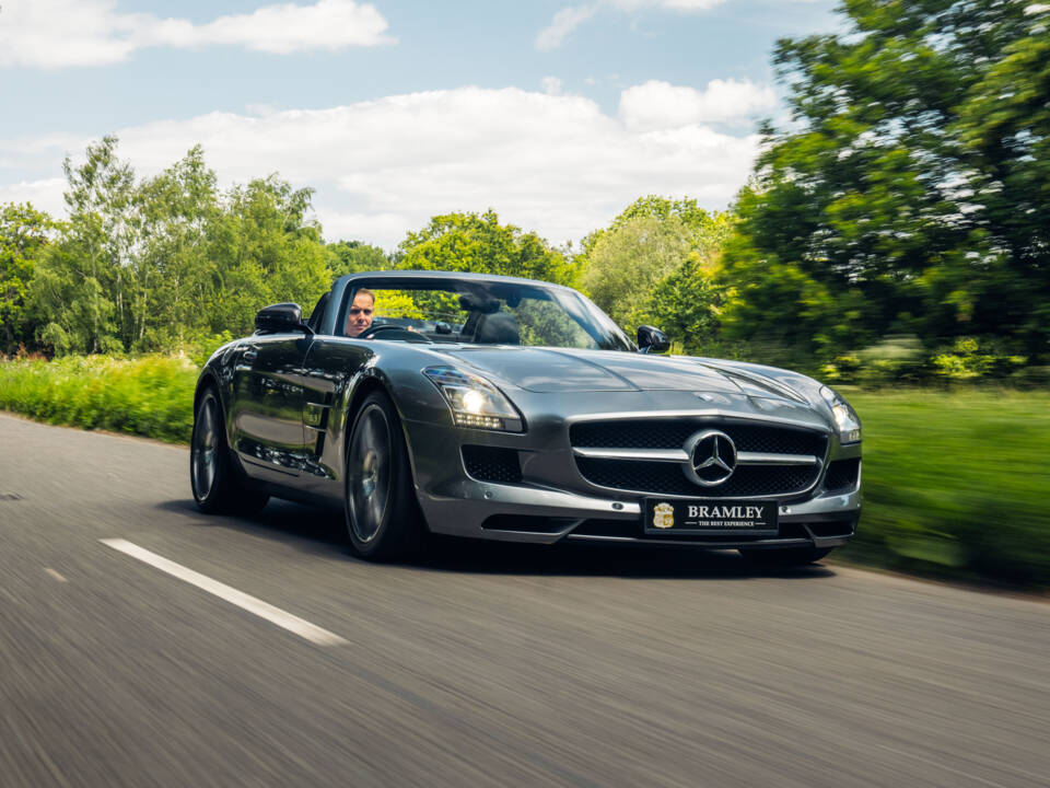 Image 1/26 of Mercedes-Benz SLS AMG Roadster (2013)