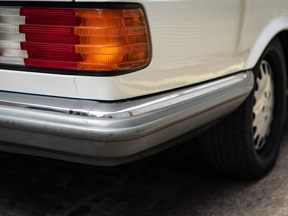 Image 33/50 of Mercedes-Benz 500 SEL (1984)