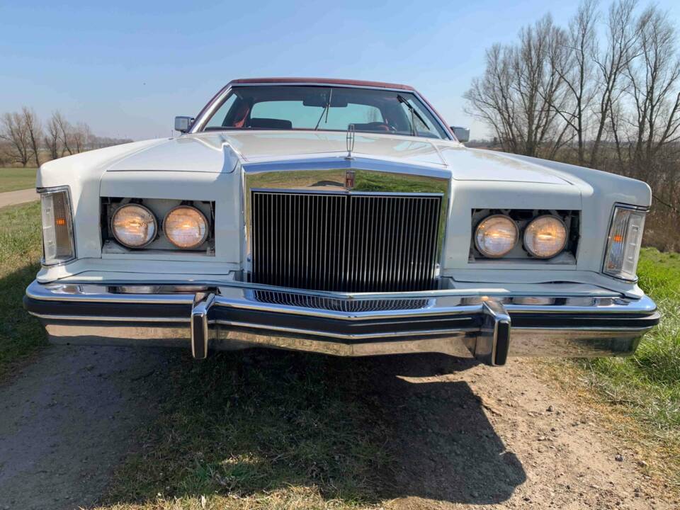 Image 4/8 de Lincoln Continental Mark V (1977)