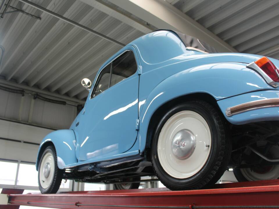 Image 15/50 of FIAT 500 C Topolino (1949)